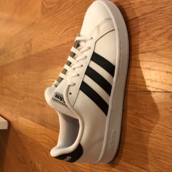 Adidas - Picture 2 of 5